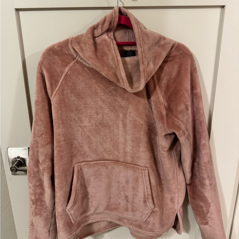 Champion Plush Pullover in light Pink